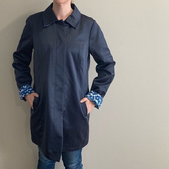 🥳 Host Pick! Dennis Basso Women’s Navy Blue/ Animal Print Reversible Button Up S - Picture 3 of 7